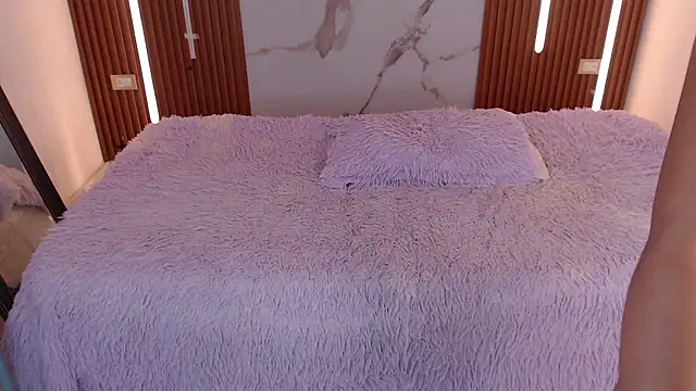 rosselyn  online show from December 2, 8:00 pm