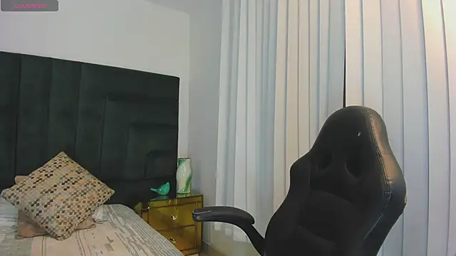 EmmaCarther online show from November 11, 6:27 pm