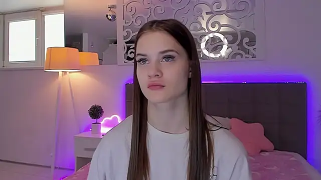 LuisaClover online show from March 31, 12:16 pm