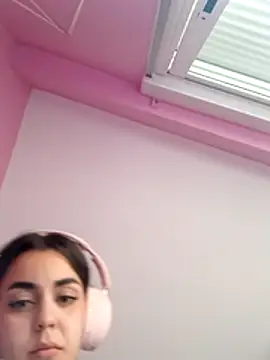 cotoncandyy online show from December 18, 4:23 pm