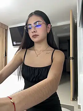 IslaCole online show from May 27, 2:52 am