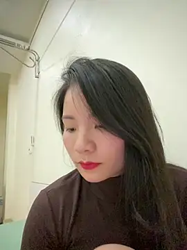 Bee Yellow00 online show from March 5, 4:52 am