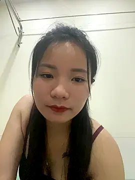 Bee Yellow00 online show from November 1, 4:49 am