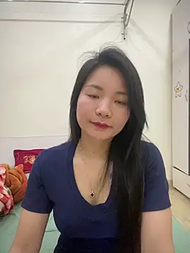 Bee Yellow00 online show from March 30, 5:18 am