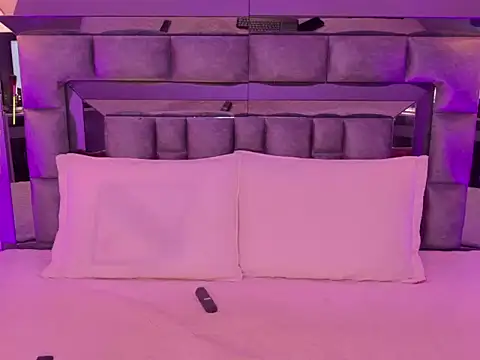 Bella Clark2 online show from January 7, 12:30 pm