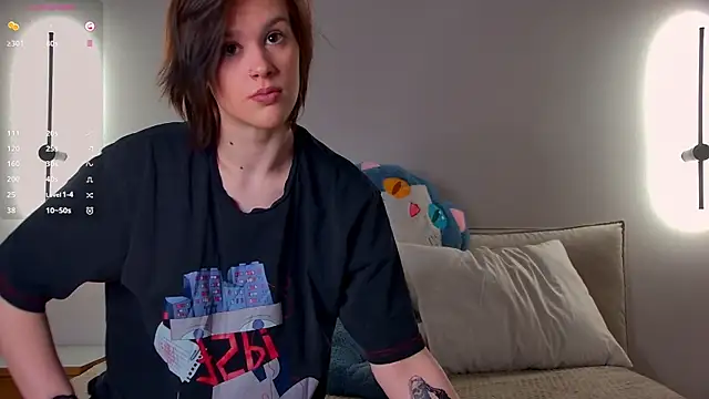 LoraPuffs online show from April 18, 2:30 pm