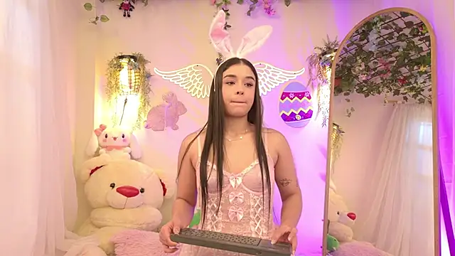 ISA NIXON online show from April 3, 7:01 pm