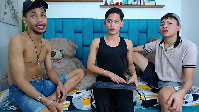 Hot Boys Latinos X online show from March 17, 6:56 pm