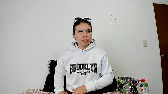 Vanessa Martinz online show from October 26, 12:33 pm