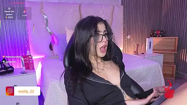 MAIILY TAY online show from January 11, 12:21 pm