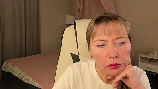 Carla Vogue online show from November 5, 3:23 am