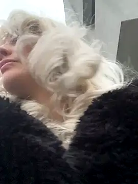 blondegirlx online show from November 10, 2:12 pm