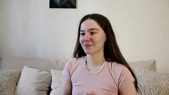 Petalwren online show from April 25, 10:40 am