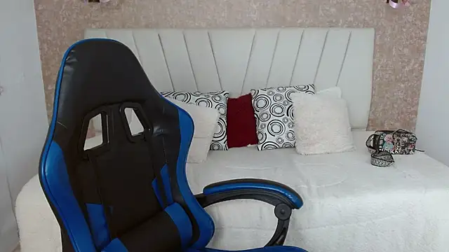 AliceSmity  online show from December 21, 7:18 pm