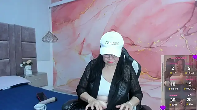 laliItaclark online show from March 27, 11:55 am