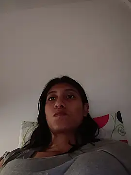 YeseniaRodriguez3 online show from January 8, 10:25 pm