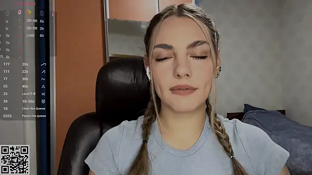 IlanaLafferty online show from December 22, 6:44 pm