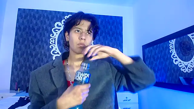 Ghost  Girl  online show from December 3, 4:04 am