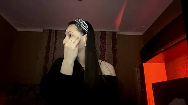 Poly Falkony online show from October 28, 3:07 pm