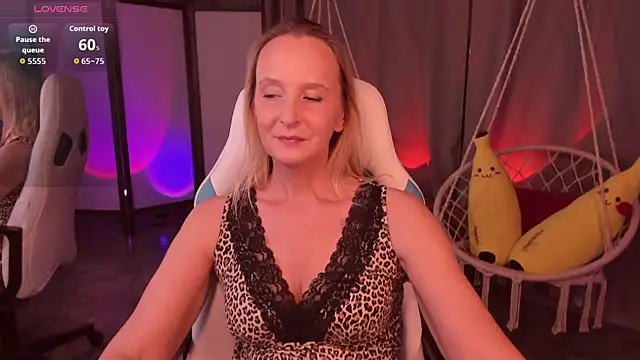 ScarlettPalmer online show from November 18, 10:16 am