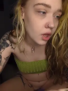 mattiethebaddieee online show from March 25, 5:00 am