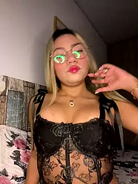 Vicky-Nova online show from October 28, 4:07 am