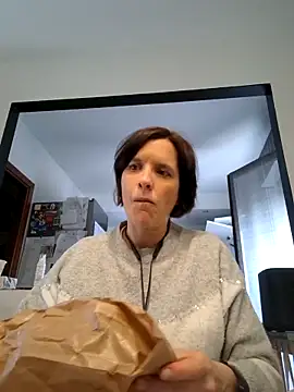 Piediniecollant online show from March 10, 11:47 am