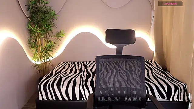 Meganpeach  online show from February 5, 2:20 pm