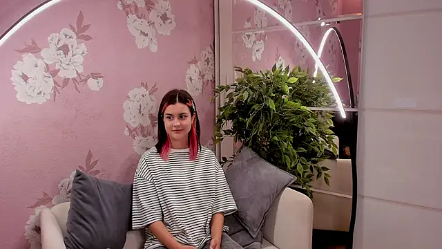 SharieTenuta online show from November 1, 11:36 am