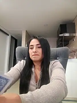 solandrea online show from October 27, 9:53 pm