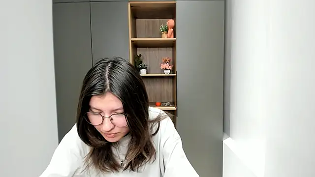 VickieChantos online show from October 29, 4:50 am