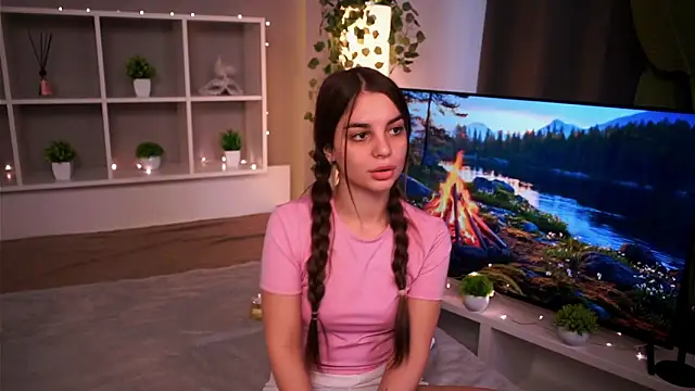 LauraHansil online show from November 5, 8:41 am