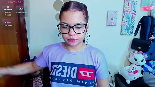 Emma boo online show from November 18, 4:41 pm