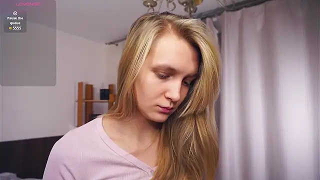 DierdreJacobsohn online show from December 17, 6:28 am