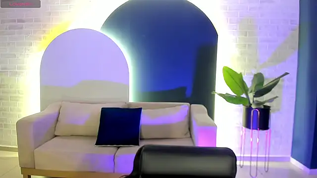 BellaConnorX online show from May 12, 4:43 am