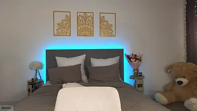 adele armass online show from February 21, 9:37 pm