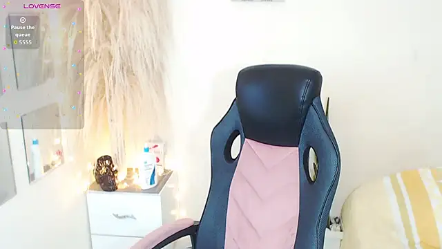 melani ferraraa  online show from January 17, 4:53 am