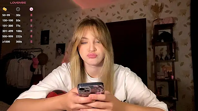 OrethaEredia online show from November 9, 3:52 pm