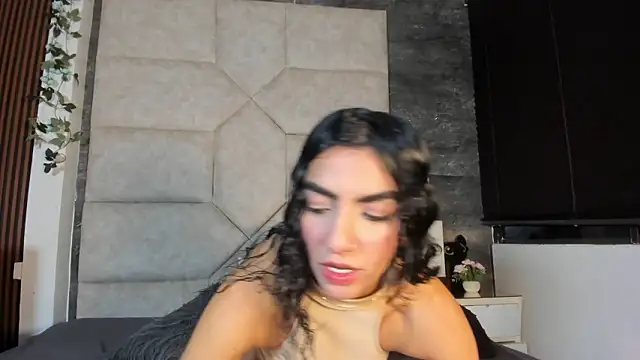 Liia Leens online show from February 7, 7:56 am