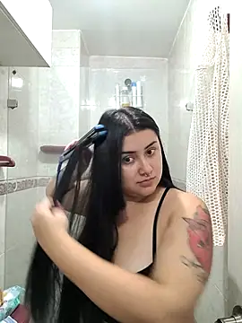 CurvyNoir online show from November 18, 4:19 pm