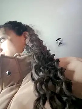 BellaChiquis  online show from December 21, 7:45 am