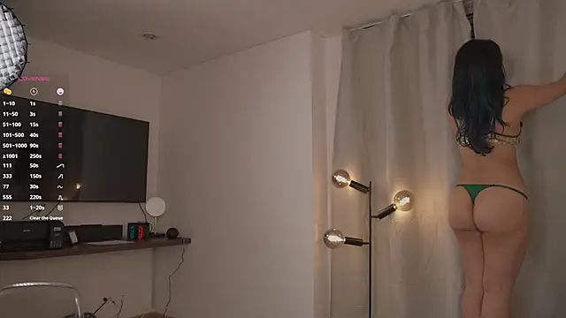 im annie online show from March 2, 12:10 am