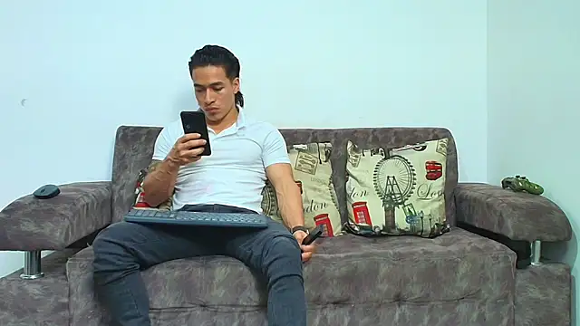 thebadboys05 online show from April 18, 6:05 am