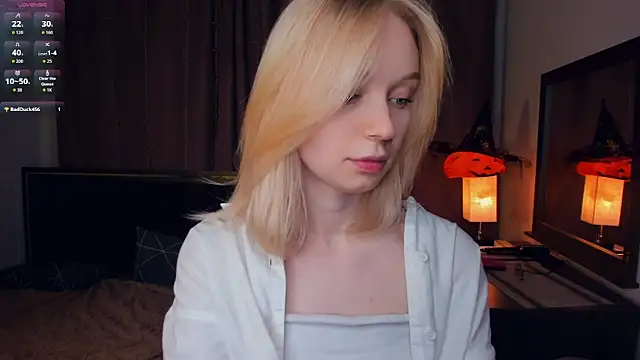 ShanelTunon online show from November 1, 8:02 pm