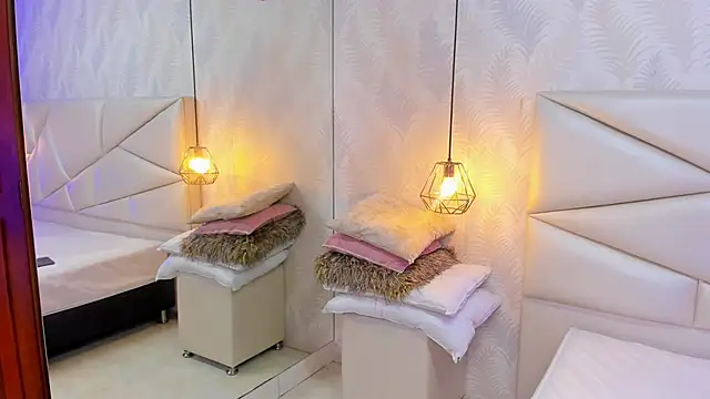 laurettedela rouse online show from December 14, 9:59 am