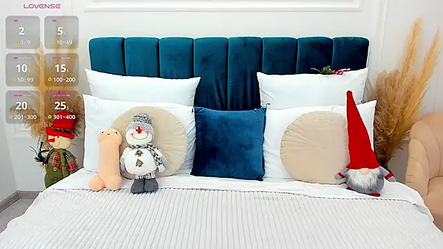 MonaRicci online show from January 9, 1:37 pm