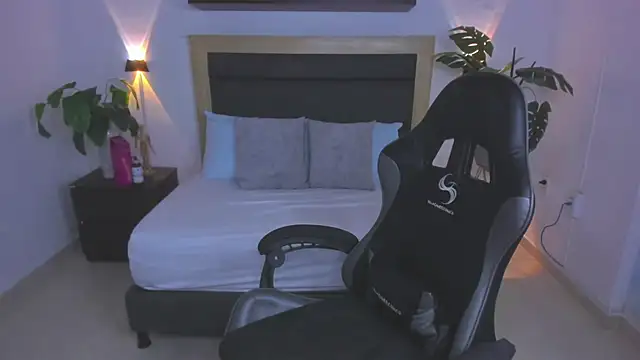 shanel smithh online show from December 2, 12:18 pm