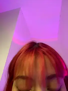 EmillieX online show from November 18, 12:11 am