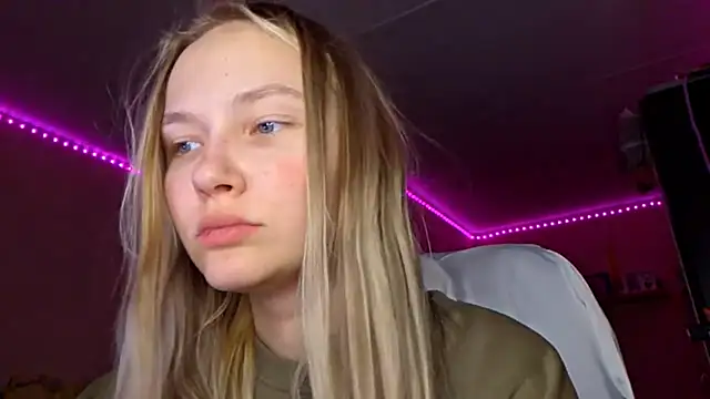 KarinRobertson online show from February 5, 5:05 pm