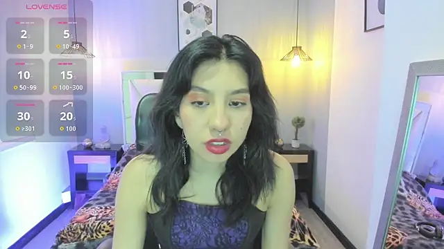 zoe-moreau online show from March 13, 7:48 pm